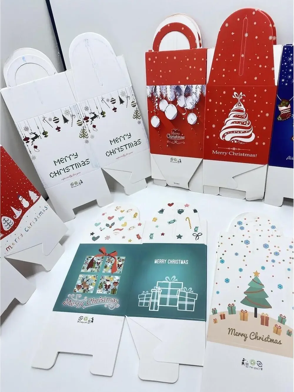 24pc Christmas Treat Boxes Cupcake Holders Foldable Cardboard Cute Holiday Set